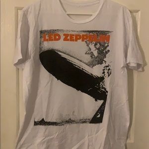 Led Zeppelin T-shirt. L.